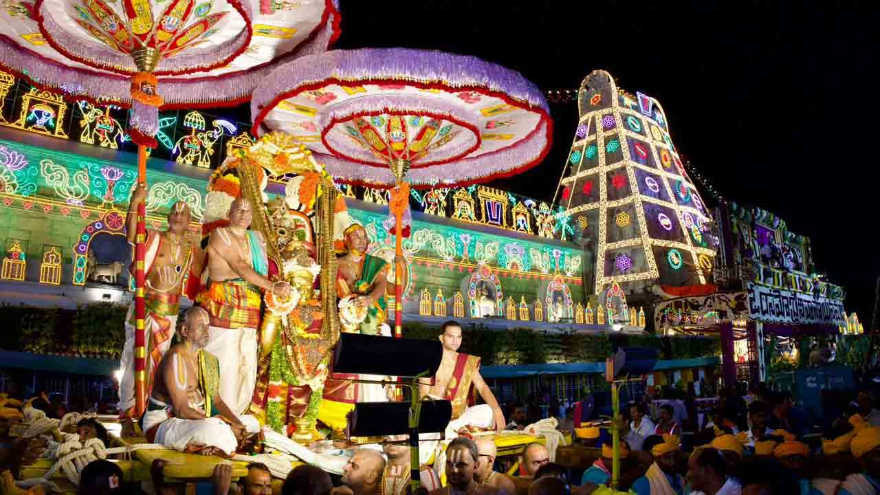 Garuda Seva In Tirumala Brahmotsavam: గరుడ వాహనంపై బ్రహ్మాండ నాయకుడు.. మురిసిపోయిన భక్త జనం