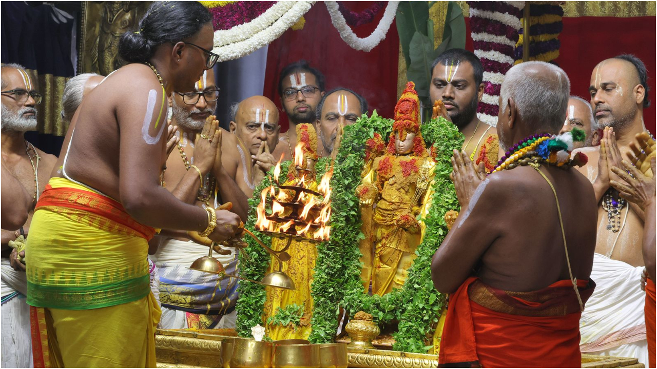 Tirumala Pushpayagam: తిరుమలలో ఘనంగా శ్రీవారి పుష్పయాగం