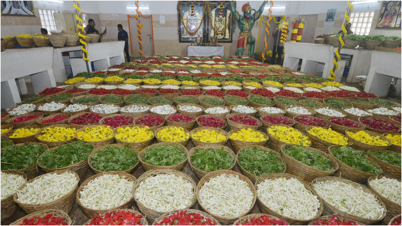 Tirumala Pushpayagam: తిరుమలలో ఘనంగా శ్రీవారి పుష్పయాగం