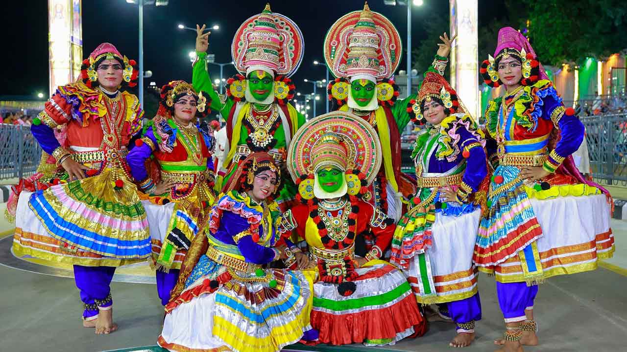 Tirumala Brahmotsavam: శ్రీవారి సన్నిధిలో ఆకట్టుకున్న కళా ప్రదర్శన