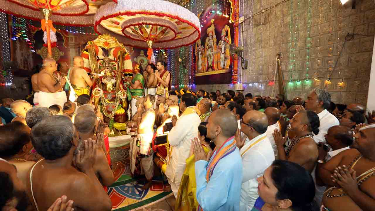 Garuda Seva In Tirumala Brahmotsavam: గరుడ వాహనంపై బ్రహ్మాండ నాయకుడు.. మురిసిపోయిన భక్త జనం