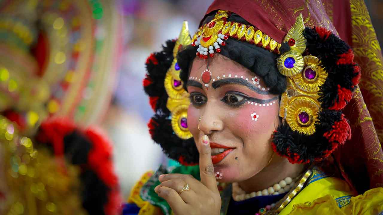 Tirumala Brahmotsavam: శ్రీవారి సన్నిధిలో ఆకట్టుకున్న కళా ప్రదర్శన