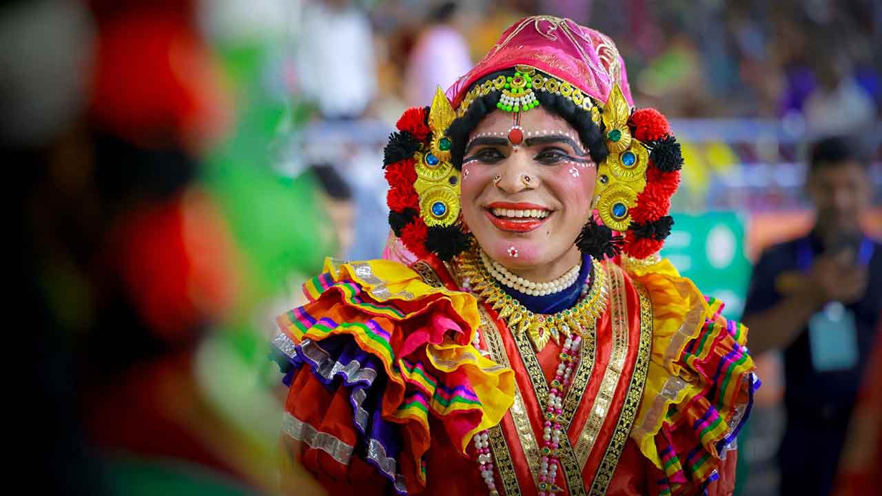 Tirumala Brahmotsavam: శ్రీవారి సన్నిధిలో ఆకట్టుకున్న కళా ప్రదర్శన