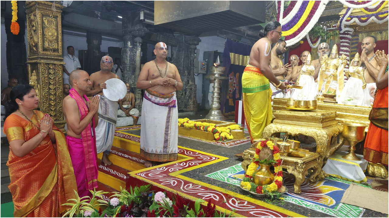 Tirumala Pushpayagam: తిరుమలలో ఘనంగా శ్రీవారి పుష్పయాగం
