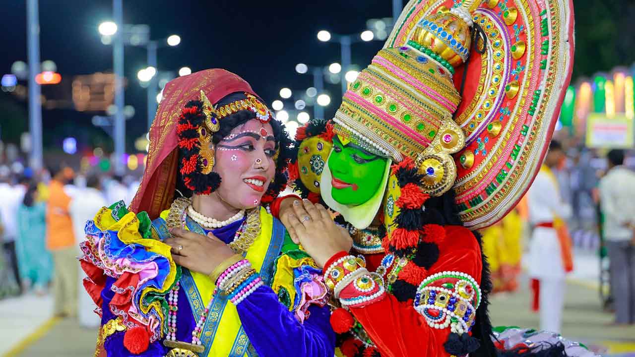 Tirumala Brahmotsavam: శ్రీవారి సన్నిధిలో ఆకట్టుకున్న కళా ప్రదర్శన