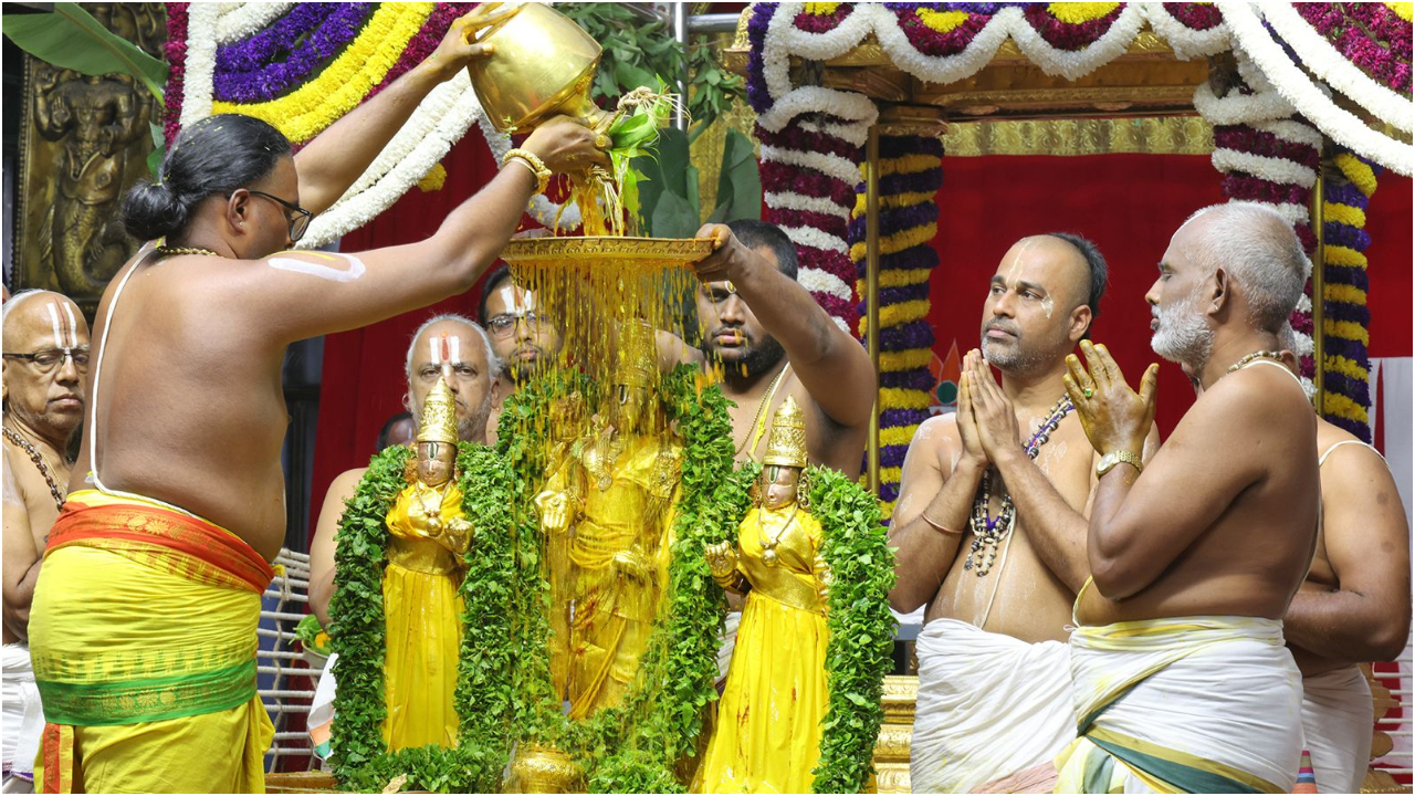 Tirumala Pushpayagam: తిరుమలలో ఘనంగా శ్రీవారి పుష్పయాగం