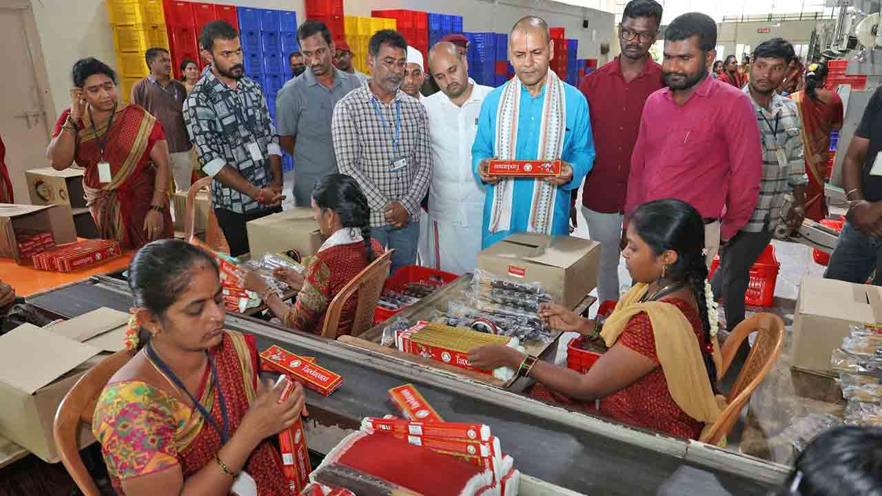 TTD Goshala: ఎస్వీ గోశాలను పరిశీలించిన టీటీడీ ఈవో ఏకే సింఘాల్