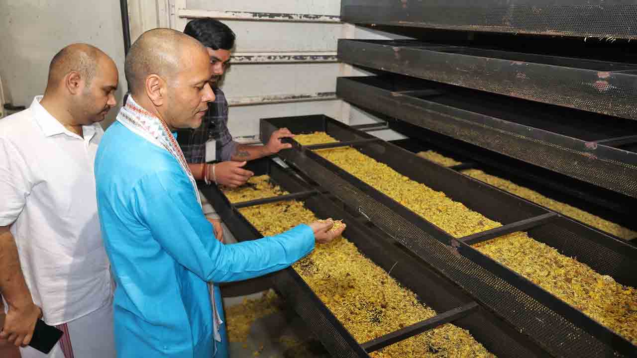 TTD Goshala: ఎస్వీ గోశాలను పరిశీలించిన టీటీడీ ఈవో ఏకే సింఘాల్