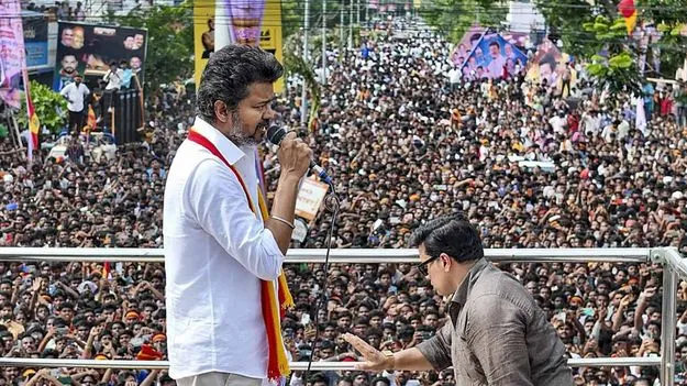 TVK: అన్నాడీఎంకేతో పొత్తు ప్రసక్తే లేదు, మాది ఒంటరిపోరే.. టీవీకే స్పష్టత