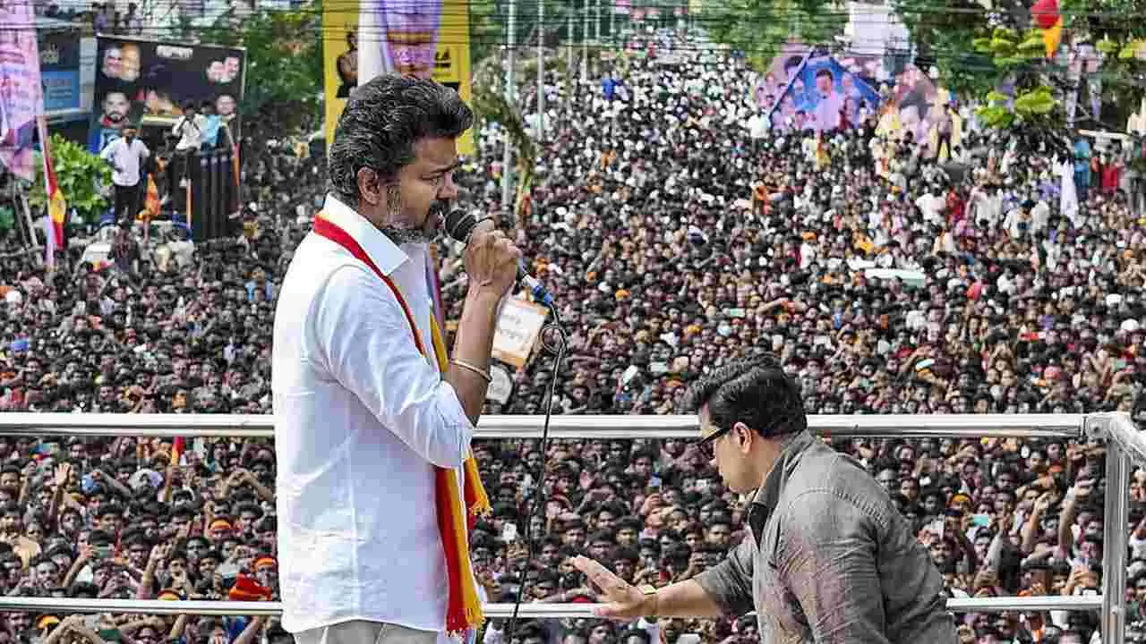 TVK: అన్నాడీఎంకేతో పొత్తు ప్రసక్తే లేదు, మాది ఒంటరిపోరే.. టీవీకే స్పష్టత