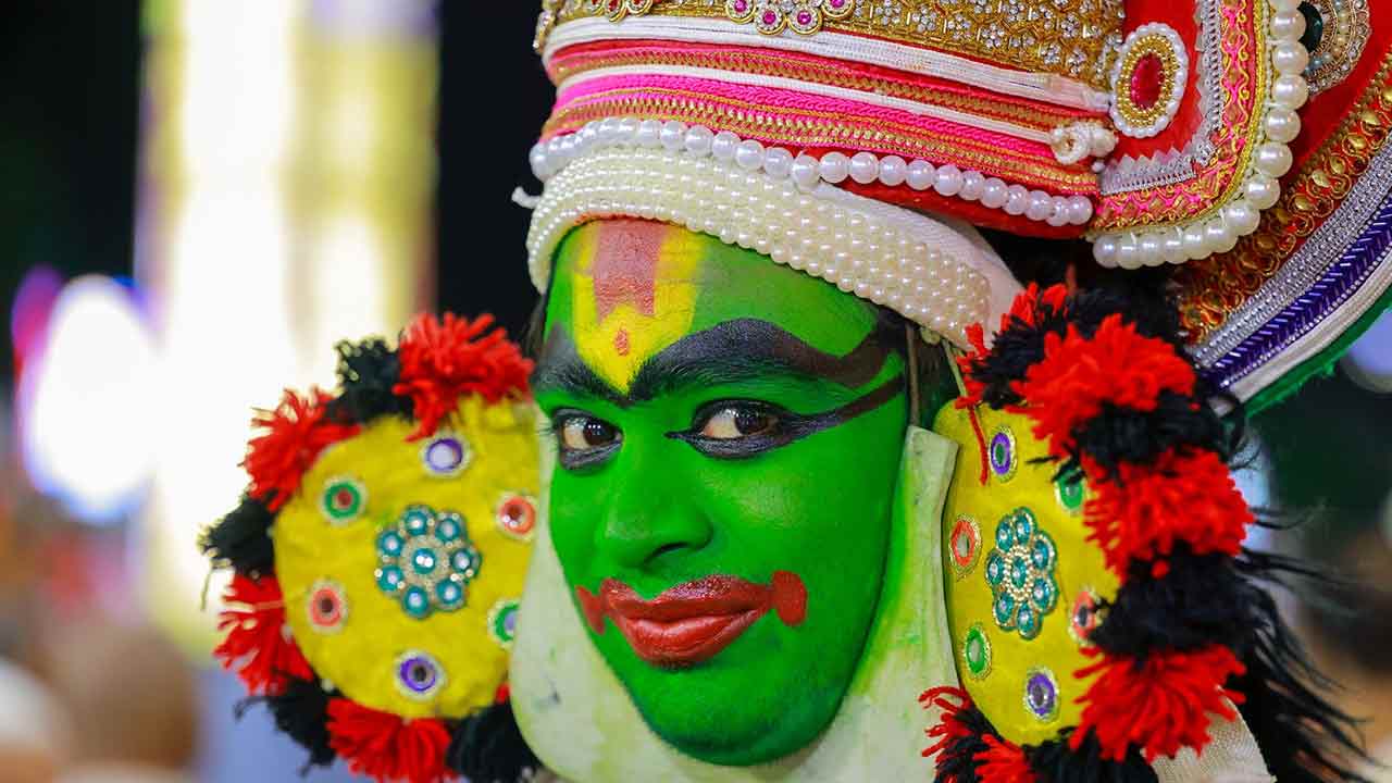 Tirumala Brahmotsavam: శ్రీవారి సన్నిధిలో ఆకట్టుకున్న కళా ప్రదర్శన