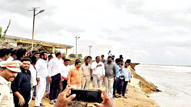 బాధితులకు అండగా ఉంటాం