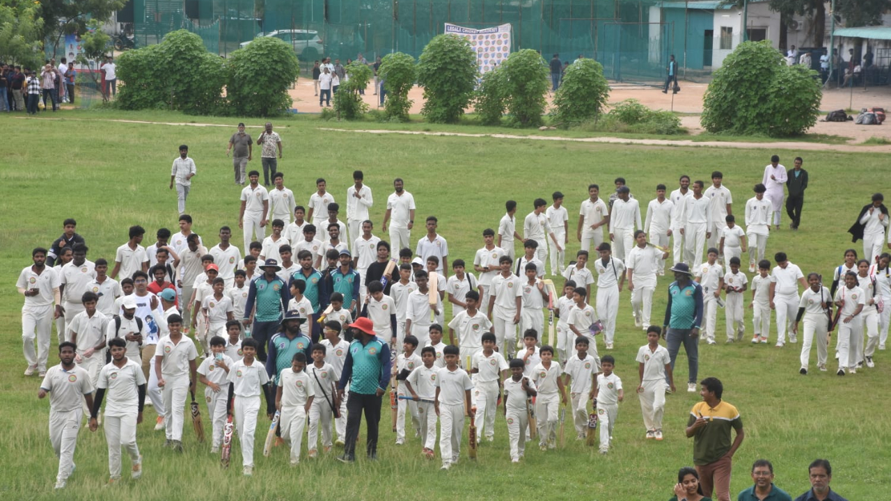 Tilak Varma: హైదరాబాద్‌లో ఇండియన్ క్రికెటర్ తిలక్ వర్మ సందడి