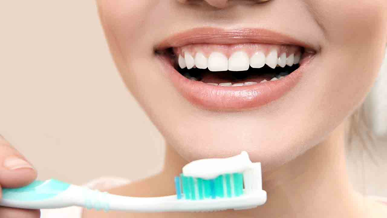 Health Tips: బ్రష్ చేసిన వెంటనే టీ తాగుతున్నారా.. అయితే జరిగేది ఇదే.. 