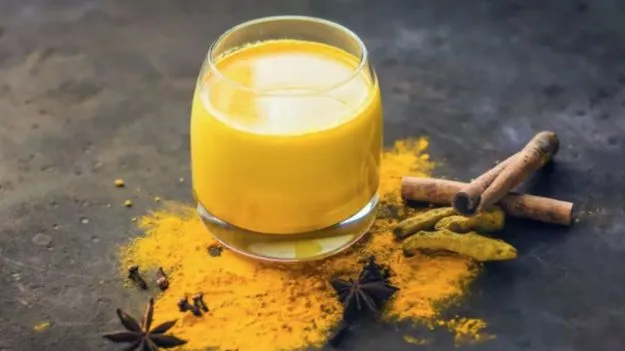 Turmeric Water Benefits: శీతాకాలంలో పసుపు నీరు తాగితే ఏమవుతుంది? నిపుణులు ఏమంటున్నారంటే..