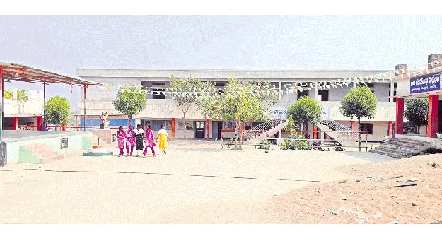  కొత్త గురువు.. విద్యాభివృద్ధికి ఆదరువు