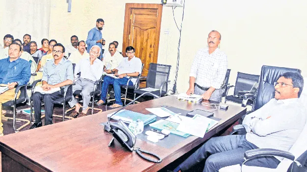 విద్య, వైద్యంపై దృష్టి పెట్టాలి