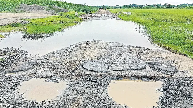 కొణిదెన- గంగపాలెం గ్రామాల మధ్య నిలిచిన రాకపోకలు