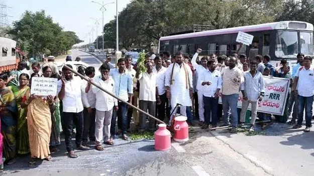 Farmers: ఆర్‌ఆర్‌ఆర్‌ కొత్త అలైన్‌మెంట్‌తో నష్టం