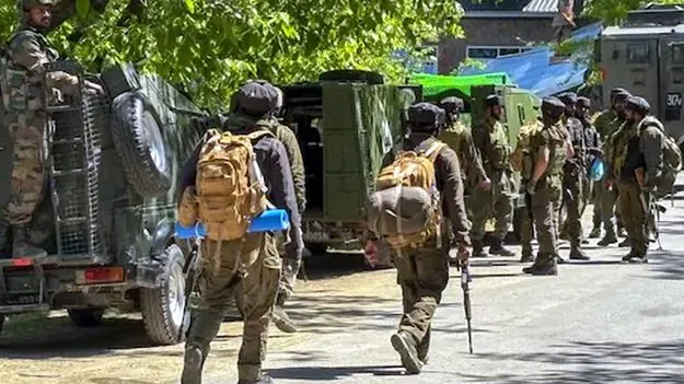 Police Operation: ఇద్దరు ఉగ్రవాదుల అరెస్టు.. తుపాకి, బుల్లెట్లు స్వాధీనం