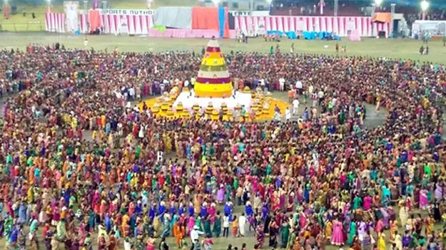 Batukamma Festival: పది వేల మంది మహిళలతో బతుకమ్మ