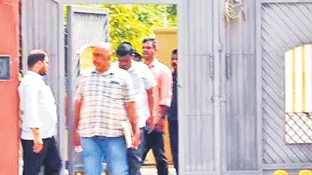 Sit Raids: మిథున్‌రెడ్డి ఇళ్లలో సిట్‌ సోదాలు