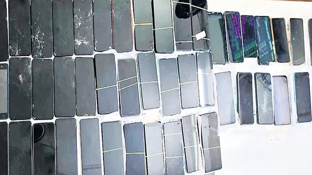 Phone Theft: మొబైల్‌ కొట్టేసి.. ఫోన్‌ పేలో దోచేసి..