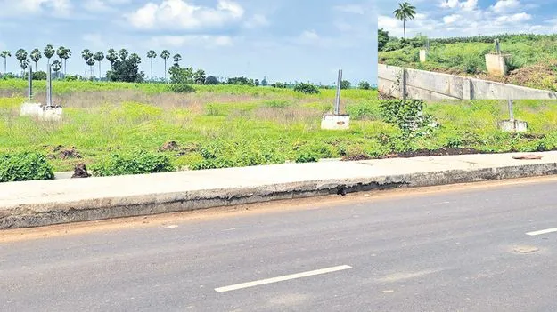 Electricity Line Construction: నిర్లక్ష్యపు పునాదులు