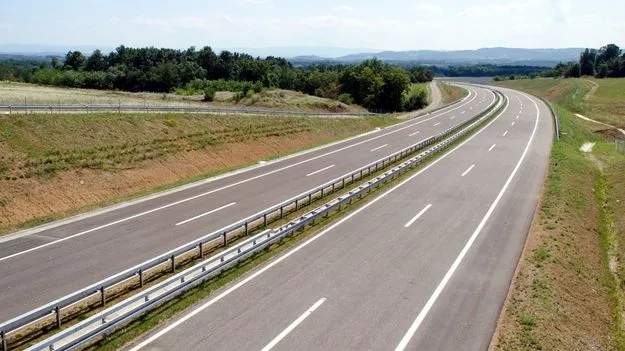 AP Government: రాష్ట్ర, జిల్లా ప్రధాన రోడ్లకు వెయ్యి కోట్లు