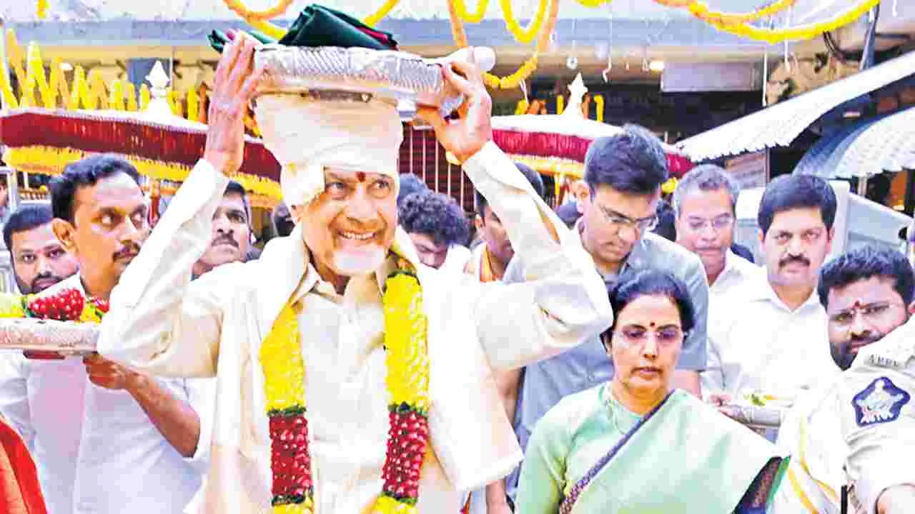 CM Chandrababu: దుర్గమ్మ దర్శనానికి ఎలివేటెడ్‌ క్యూ కాంప్లెక్స్‌