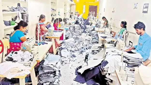 Rayadurg Garments Industry: దర్జీలు కావలెను