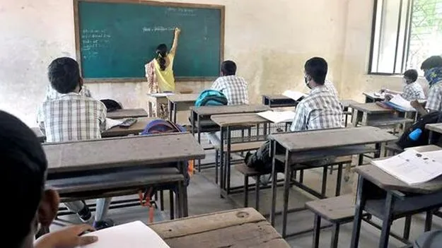 Education Department: బడికి.. టీచర్లే లేటు
