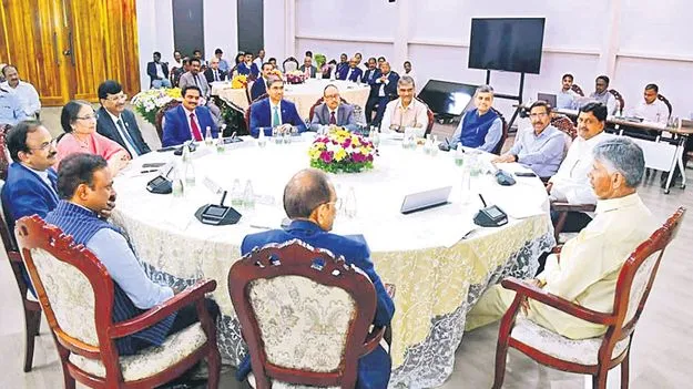 AP CM Chandrababu: రాజధానిలో కార్యాలయాలు పెట్టండి