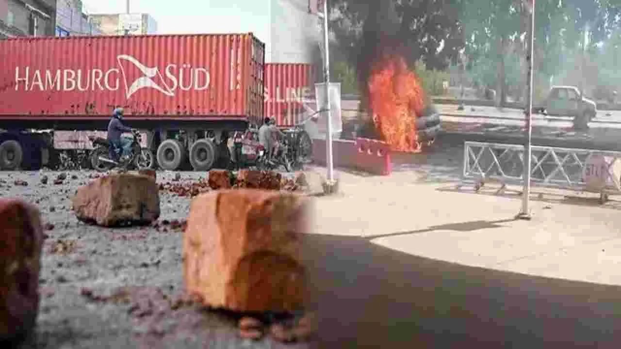 Pakistan Blast:  పాక్‌లో బాంబు పేలుడు.. 12 మంది మృతి