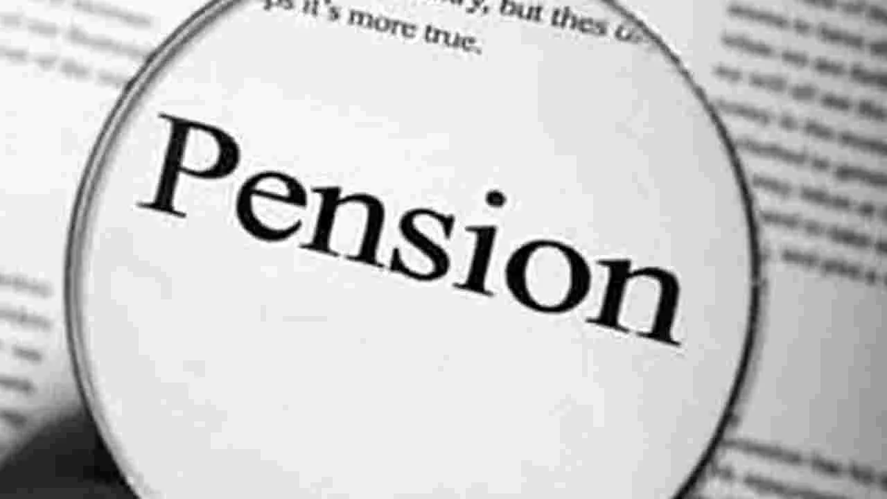 Pension Issues: ఐఏఎస్‌లు-ప్రభుత్వ పెద్దలకు మధ్య క్విడ్‌ ప్రోకో