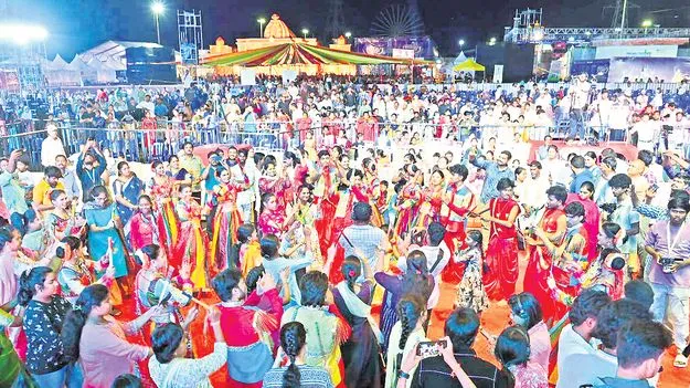 Sharannavaratri Festival: బెజవాడలో దసరా సందడి