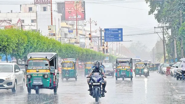 Cyclone Alert: వీడని వాన.. తప్పిన వాయుగండం