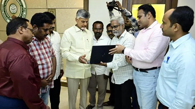 Amaravati: ప్రెస్‌ క్లబ్‌ ఆఫ్‌ అమరావతి వెబ్‌సైట్‌ను ఆవిష్కరించిన సీఎం