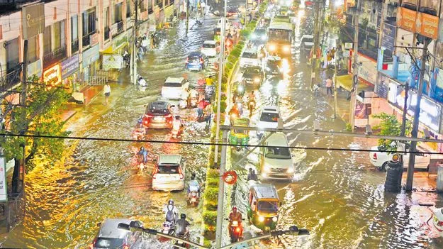 Heavy Rainfall: నేడు ఉత్తర కోస్తా, సీమలో భారీ వర్షాలు