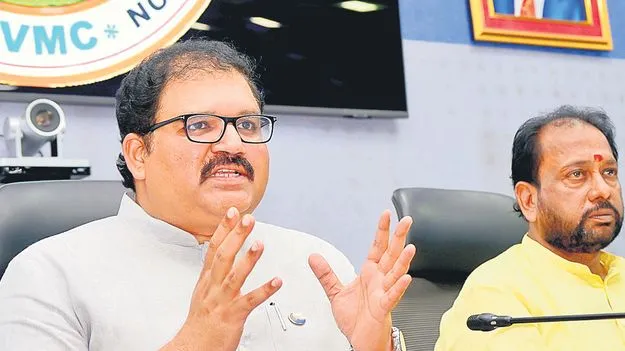 Visakhapatnam: రాగిపిండి కప్పుల్లో టీ..మట్టి బాటిళ్లతో నీరు