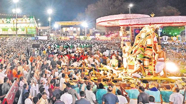 Tirumala: తిరువీధుల మెరసీ దేవదేవుడు