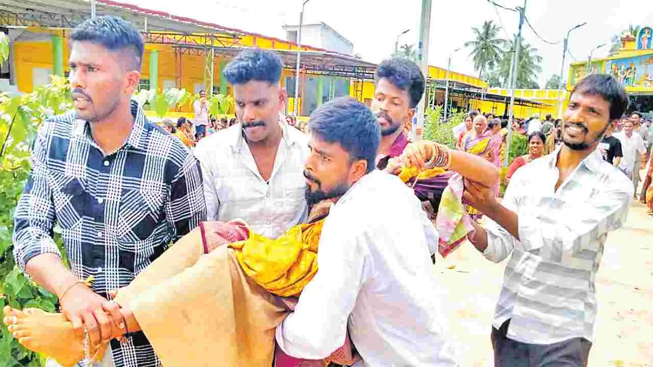Lack of Devotee Safety: భక్తులకు భద్రతేదీ.. | Lack of Devotee Safety ...