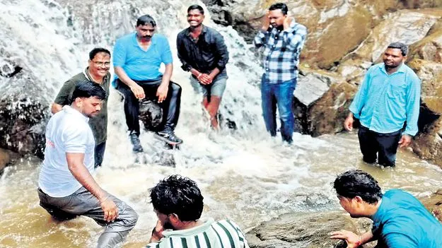 Field Visit: కొండలెక్కిన మన్యం కలెక్టర్‌ 