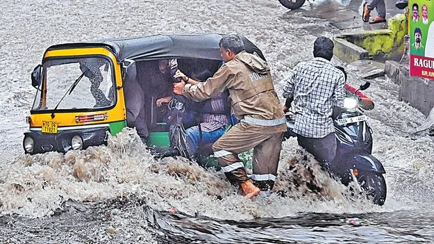Heavy Rain: వణికిస్తున్న వర్షాలు