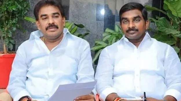 Macharla Police: పోలీసు విచారణకు పిన్నెల్లి సోదరులు