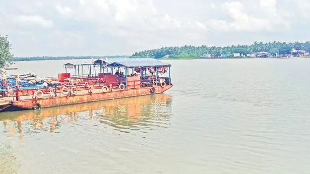 Flood Precautions: గోదావరిపై పంటు రాకపోకలు నిలిపివేత