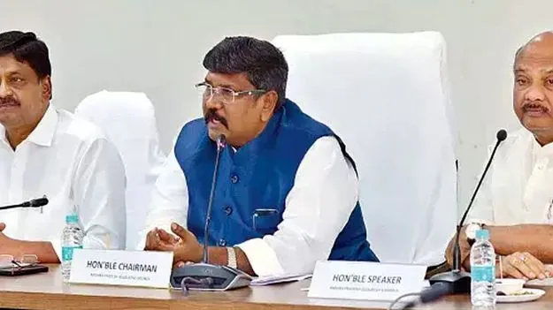 Chairman Moshen Raju: వైఎస్‌ పేరెత్తారని వాకౌట్‌