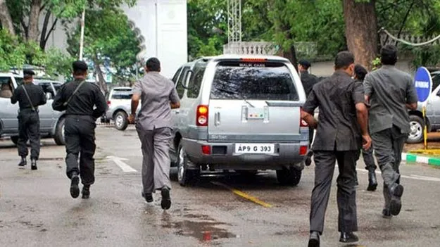 RTO Notice: సీఎం కాన్వాయ్‌ అంబులెన్స్‌కు ఇన్సూరెన్స్‌ మరిచారు