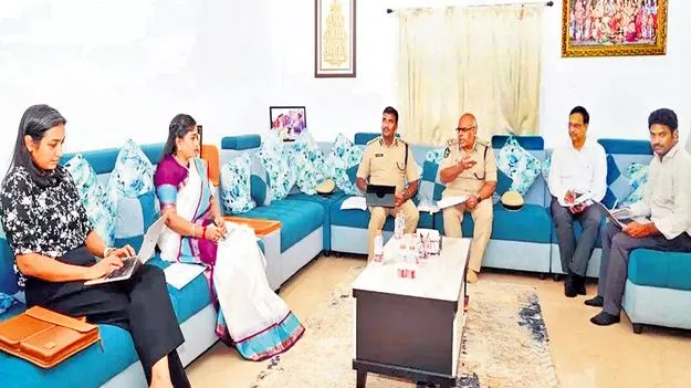 Home Minister Anita: రోడ్డు ప్రమాదాలను కట్టడి  చేయాలి