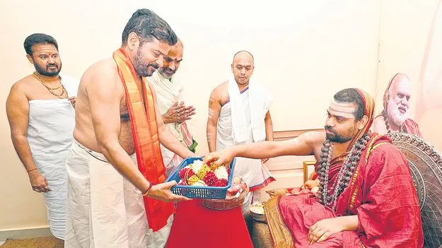 Nallakunta Shankar Math: సీఎం రేవంత్‌కు విధుశేఖర భారతీస్వామి ఆశీస్సులు